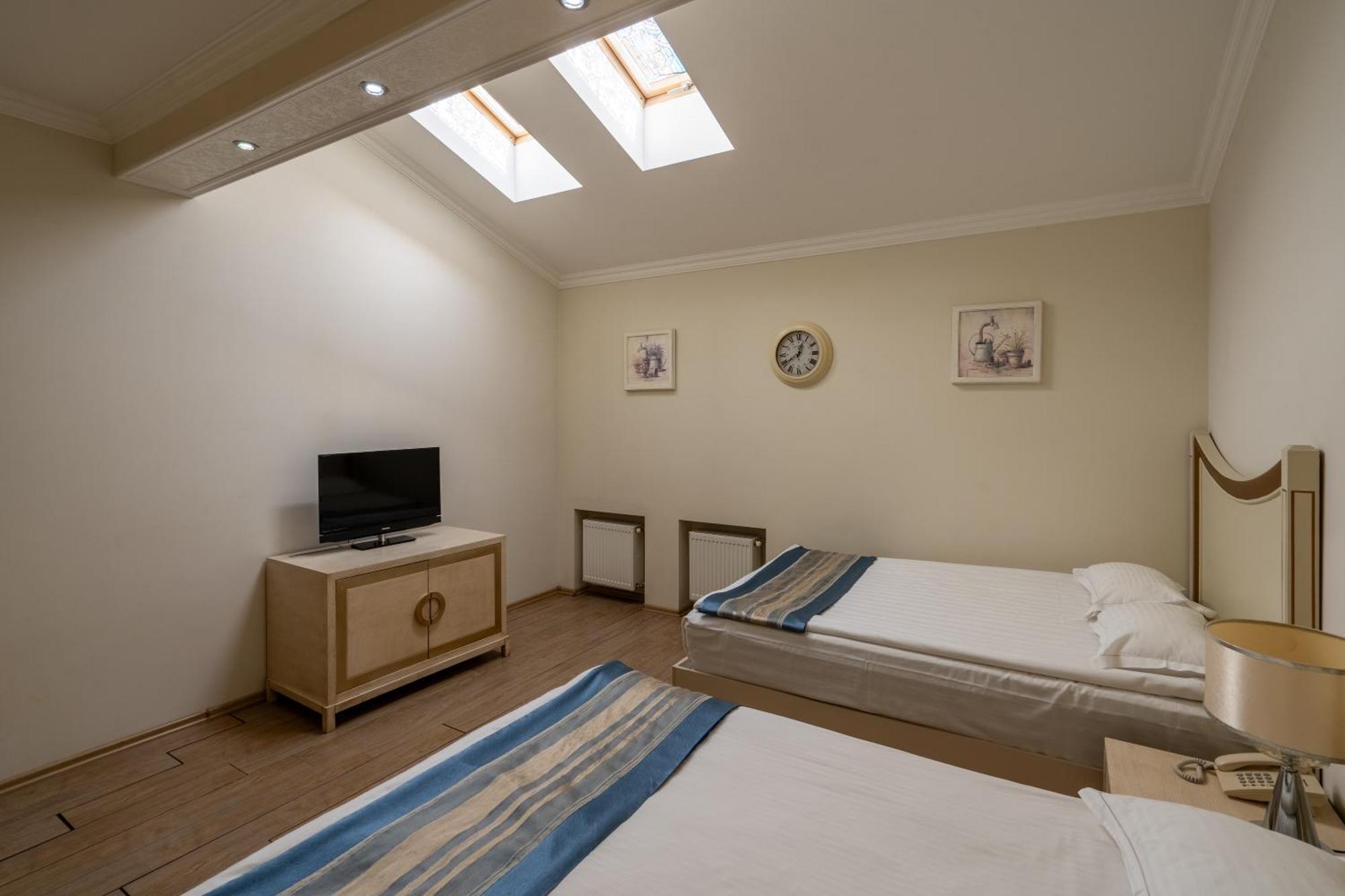 Metro Hotel 3*