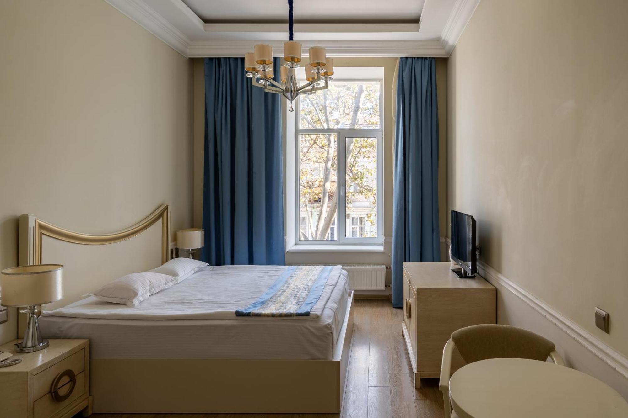 Metro Hotel 3*